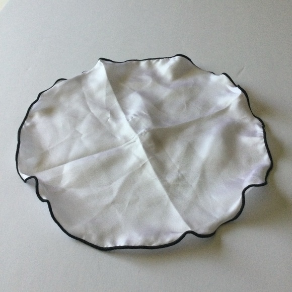 EDWARD ARMAH SILK ROUND POCKET CIRCLE SQUARE WHITE WITH BLACK EDGE NWOT - Picture 3 of 8